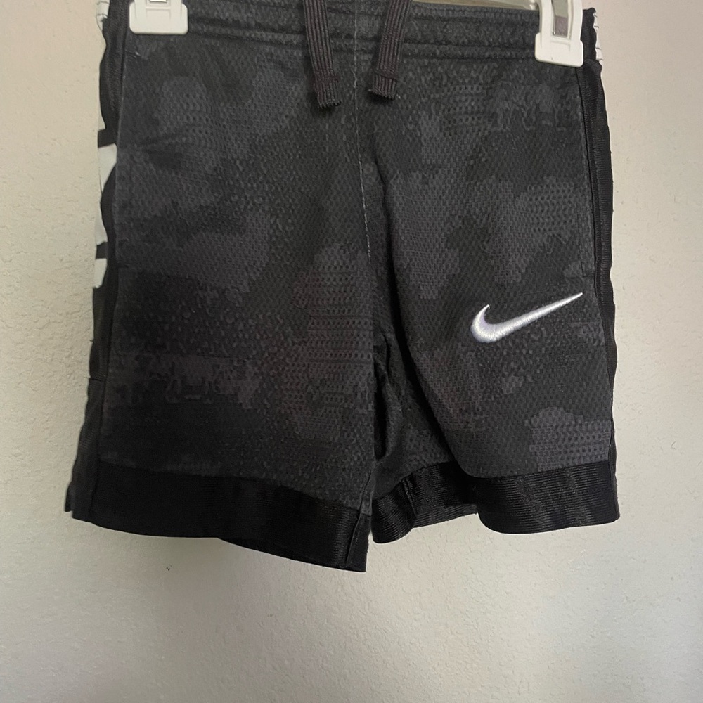 Boys grey 3-4 years Nike shorts